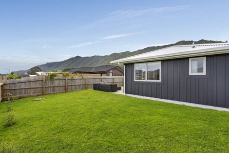 Photo of property in 9 Mahia Lane, Waikanae, 5036