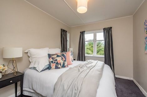 Photo of property in 19 Montgomery Avenue, Karori, Wellington, 6012