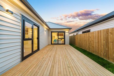 Photo of property in 25 Whakairo Crescent, Gulf Harbour, 0930