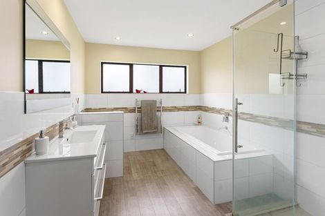 Photo of property in 39 Oriwa Crescent, Otaki, 5512