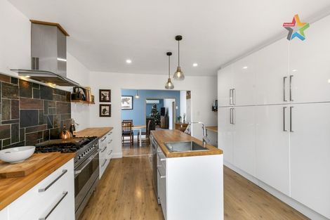 Photo of property in 22 Homedale Road, Wainuiomata, Lower Hutt, 5014