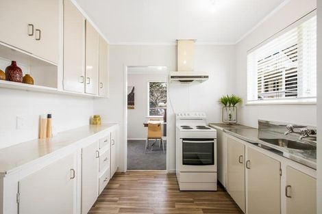 Photo of property in 17 Sunvue Road, Glen Eden, Auckland, 0602