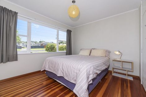Photo of property in 18 Huruhuru Road, Massey, Auckland, 0614