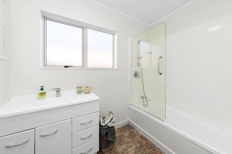 Photo of property in 37 Kona Crescent, Henderson, Auckland, 0610