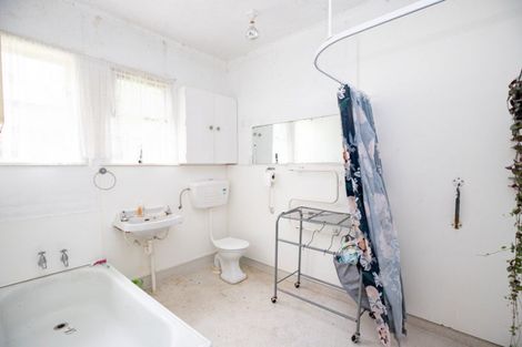 Photo of property in 18 Canal West Road, Waitakaruru, Thames, 3576
