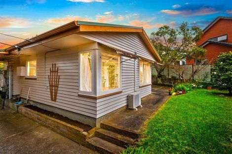 Photo of property in 5 Crystal Avenue, Glendene, Auckland, 0602