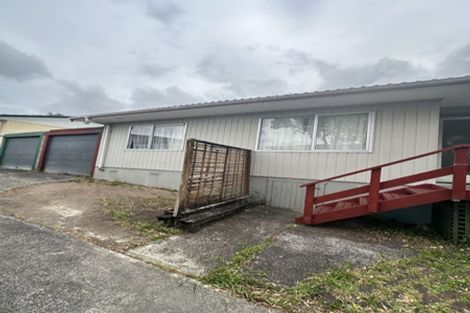 Photo of property in 1/3 Forsythe Place, Massey, Auckland, 0614