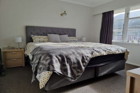 Photo of property in 77 Wai-iti Crescent, Woburn, Lower Hutt, 5010
