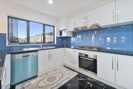 Photo of property in 22 Millcroft Lane, Ranui, Auckland, 0612