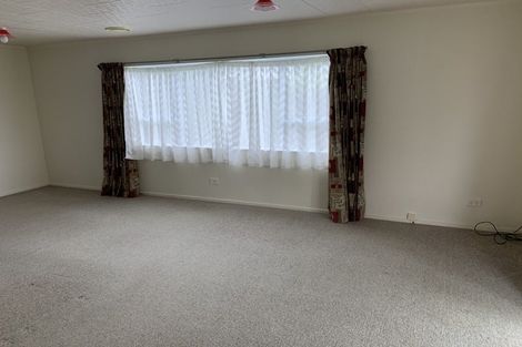 Photo of property in 2/82 Roberts Road, Te Atatu South, Auckland, 0610