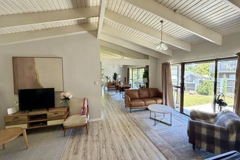 Photo of property in 5 Holyoake Place, Chatswood, Auckland, 0626