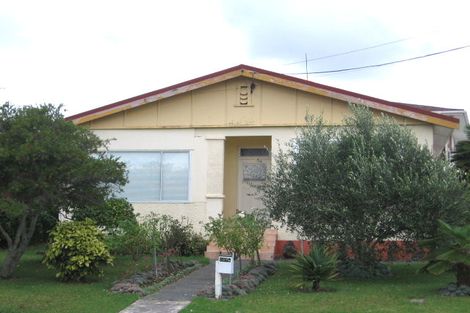 Photo of property in 107 Mcleod Road, Te Atatu South, Auckland, 0610