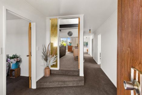 Photo of property in 14 D'arcy Place, Taradale, Napier, 4112