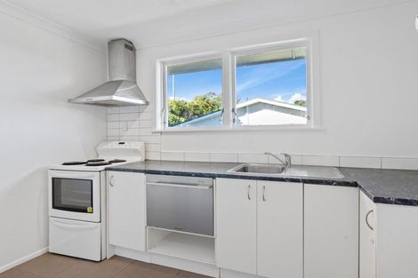 Photo of property in 43 Stewart Drive, Newlands, Wellington, 6037