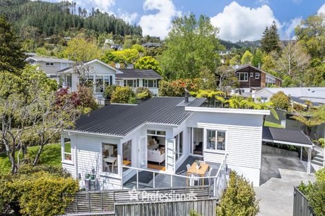 Photo of property in 6 Fendalton Crescent, Pinehaven, Upper Hutt, 5019