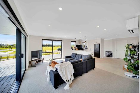 Photo of property in 18a Foreshore Lane, Karaka, Papakura, 2113