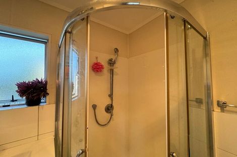 Photo of property in 15 Hinerau Street, Henderson, Auckland, 0612