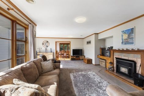 Photo of property in 98 Manuka Street, Stokes Valley, Lower Hutt, 5019