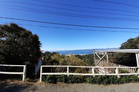 Photo of property in 39 Harbour View Road, Northland, Wellington, 6012