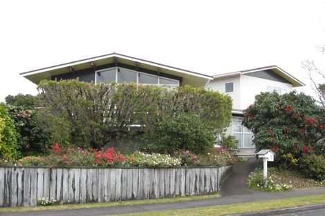 Photo of property in 5 Longview Drive, Merrilands, New Plymouth, 4312