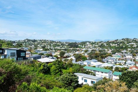 Photo of property in 76 Maupuia Road, Maupuia, Wellington, 6022