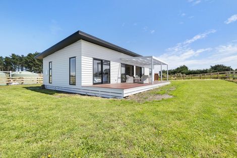 Photo of property in 1121 Parewanui Road, Parewanui, Bulls, 4894