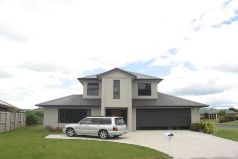 Photo of property in 16 Oaklands Drive, Cambridge, 3434