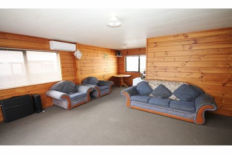 Photo of property in 2/32 Great South Road, Papakura, 2110