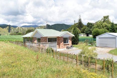 Photo of property in 37 Waikawa Beach Road, Manakau, Levin, 5573