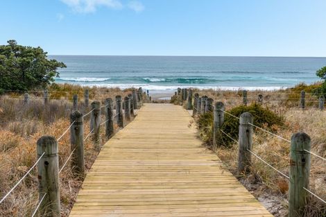 Photo of property in 154 Marine Parade, Mount Maunganui, 3116