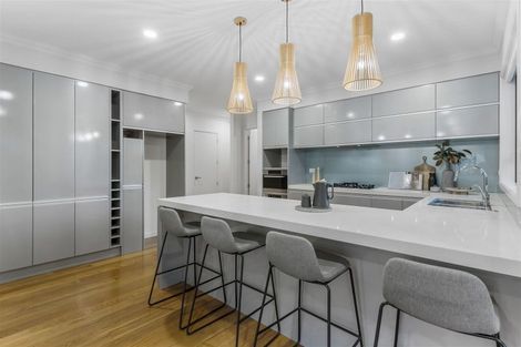 Photo of property in 16 Fernhill Way, Oteha, Auckland, 0632