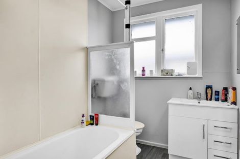 Photo of property in 1 Pacey Avenue, Hawera, 4610