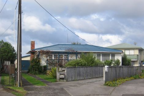 Photo of property in 14 Edgerton Road, Te Atatu Peninsula, Auckland, 0610