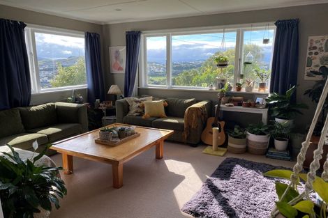 Photo of property in 60 Ruskin Road, Newlands, Wellington, 6037