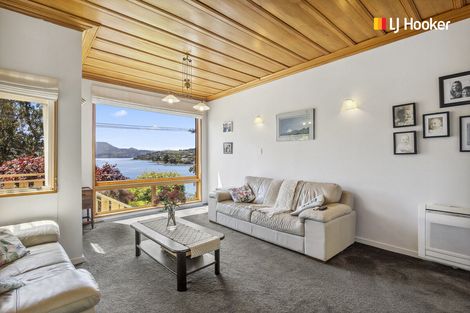 Photo of property in 33 Marine Parade, Macandrew Bay, Dunedin, 9014