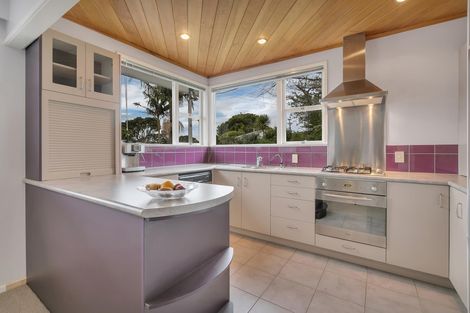 Photo of property in 16 Coronation Road, Glenfield, Auckland, 0627