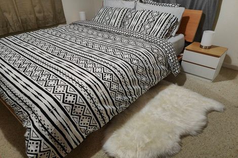 Photo of property in 10 Bishop Street, Green Bay, Auckland, 0604