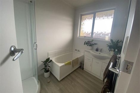 Photo of property in 105a&b Hillcrest Road, Raumati Beach, Paraparaumu, 5032