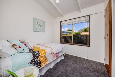 Photo of property in 2/8 Alpha Street, Papakura, 2110