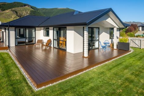 Photo of property in 8 Huntaway Close, Stoke, Nelson, 7011