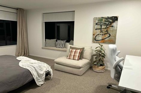 Photo of property in 2/81 Knights Road, Rothesay Bay, Auckland, 0630