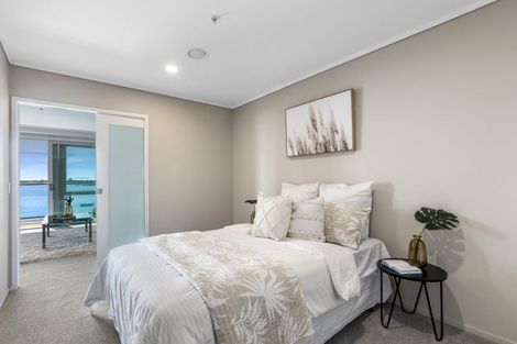 Photo of property in 72 Devonport Road, Tauranga, 3110