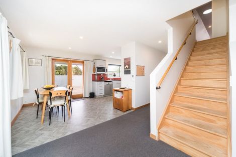 Photo of property in 32 Pioneer Highway, Awapuni, Palmerston North, 4412