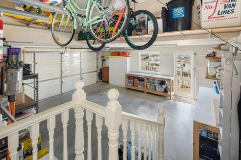 Photo of property in 24 Tamworth Crescent, Newlands, Wellington, 6037