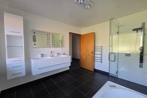 Photo of property in 16 Gibson Street, Ross, 7812