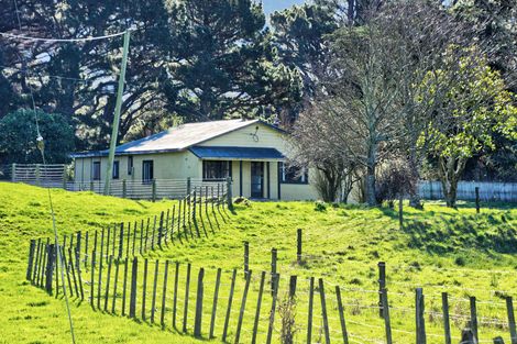 Photo of property in 620 Western Lake Road, Western Lake, Featherston, 5773