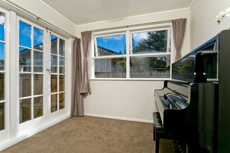 Photo of property in 54 Normanton Street, Glenfield, Auckland, 0629