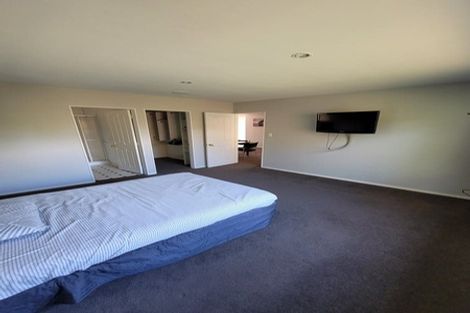 Photo of property in 15b Kinapori Terrace, Newlands, Wellington, 6037