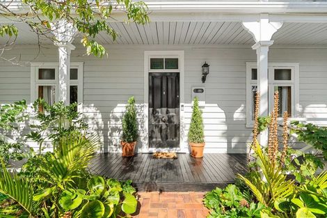 Photo of property in 54 Dublin Street, Martinborough, 5711