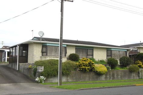 Photo of property in 2/17 Roy Terrace, Moturoa, New Plymouth, 4310